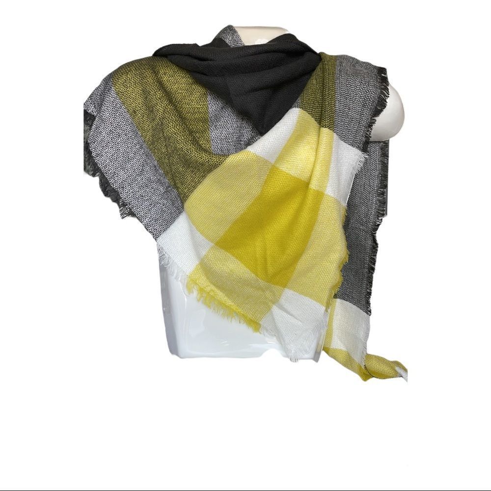 A MULTI SEASON OVERSIZED PLAID BLANKET SCARF‎